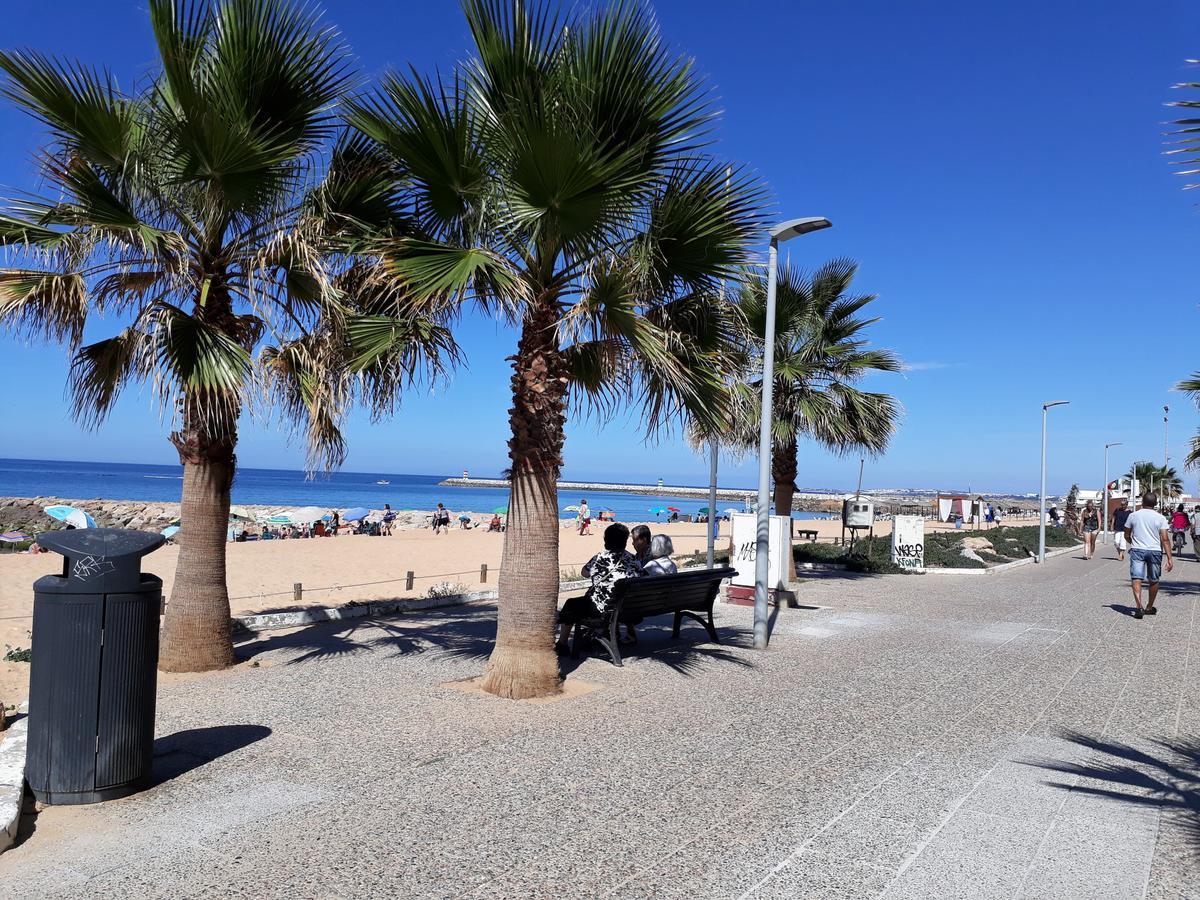 T2 Mira 4- Familiar, 80mt Praia, Wifi * Quarteira