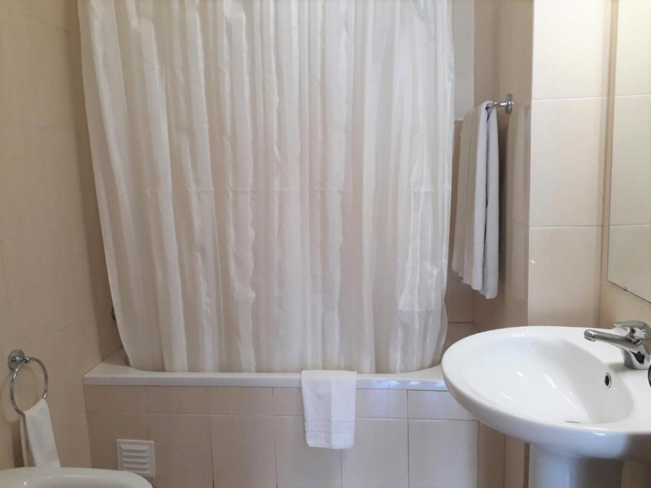 Apartment T2 Mira 4- Familiar, 80mt Praia, Wifi *