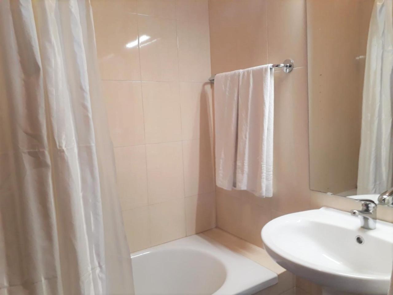 T2 Mira 4- Familiar, 80mt Praia, Wifi Apartment Quarteira