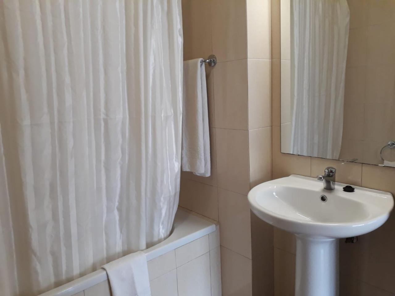 Apartment T2 Mira 4- Familiar, 80mt Praia, Wifi Quarteira